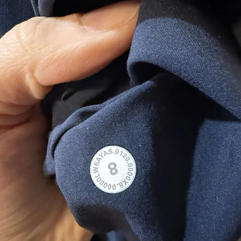 Lululemon Noir Cropped Pants Travel Woven Fabric Size 8 True Navy